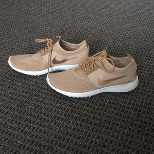 Light weight gold Nike training sneakers